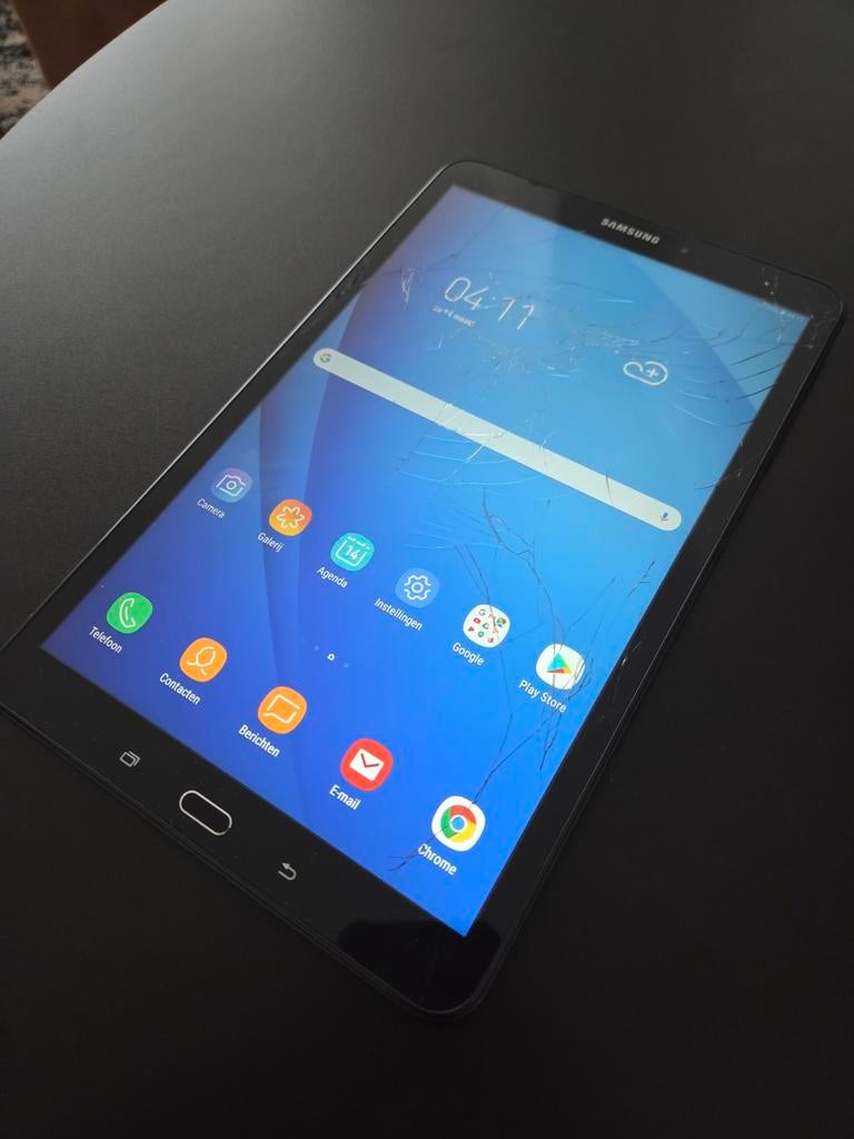 Samsung tab a

Scherm gebarsten maar werkt perfect., Ophalen of Verzenden