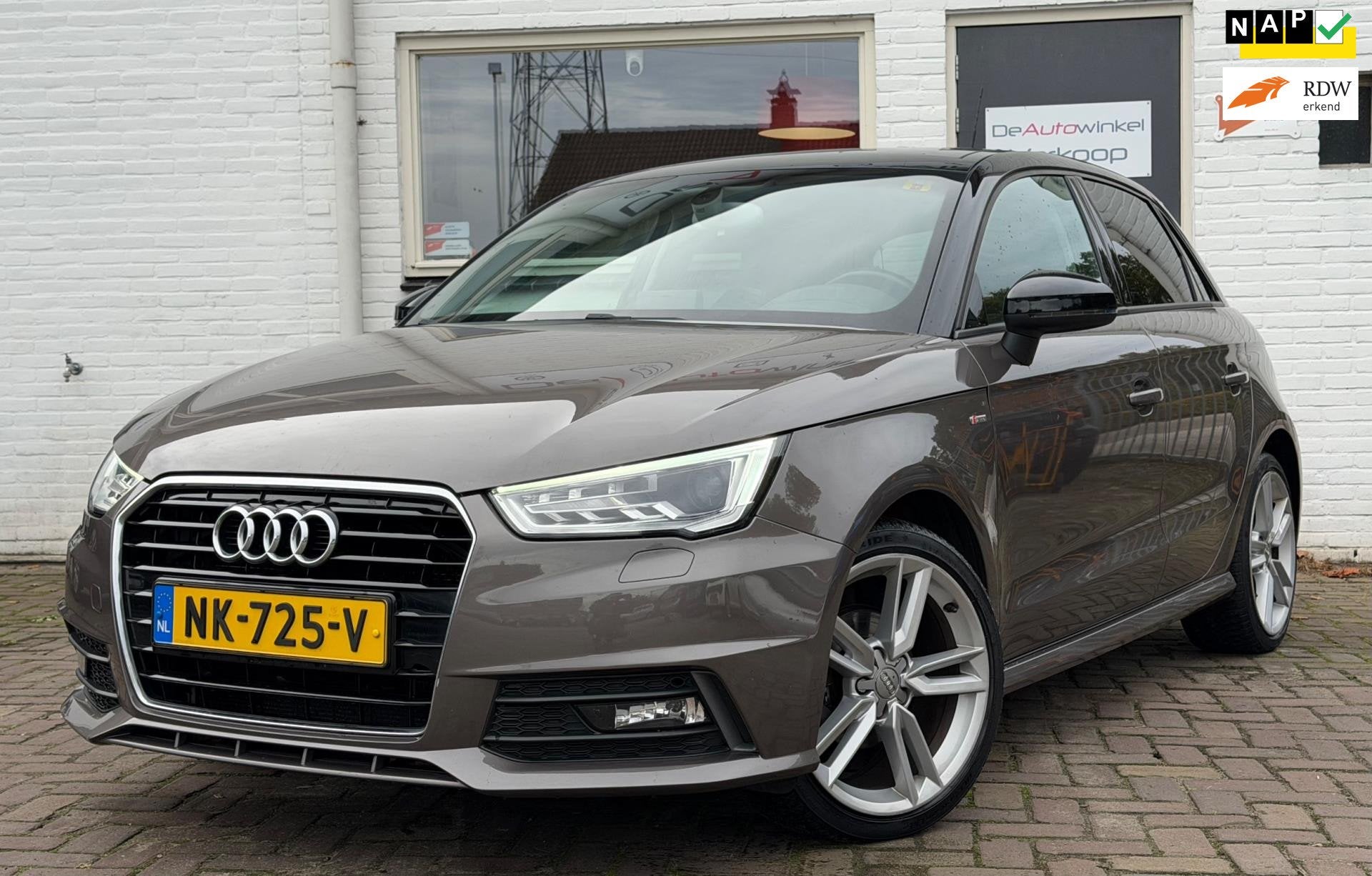 Audi A1 Sportback 1.0 TFSI S-Line Pano PDC Cruise, Voorwielaandrijving, Bruin, 4 stoelen, Leder en Stof