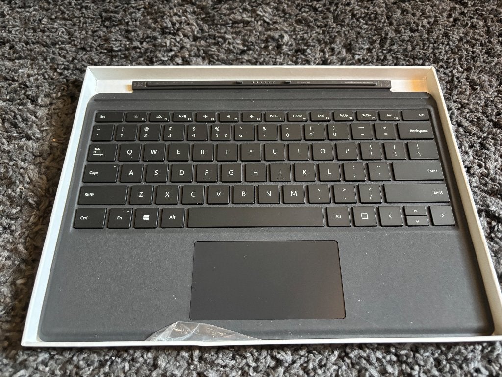 Ongebruikte Microsoft Surface Pro Type Cover NL QWERTY, Computers en Software, Verzenden, Qwerty, Nieuw, Microsoft Surface