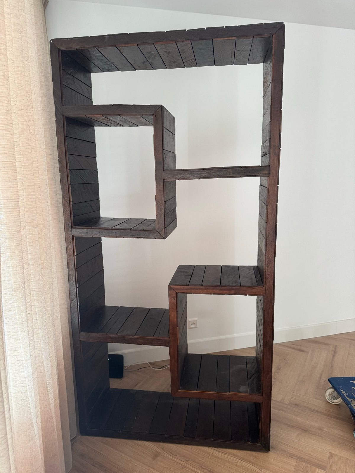 Unieke houten boekenkast/roomdivider - Donkerbruin, Ophalen, Met plank(en), 100 tot 150 cm, 200 cm of meer