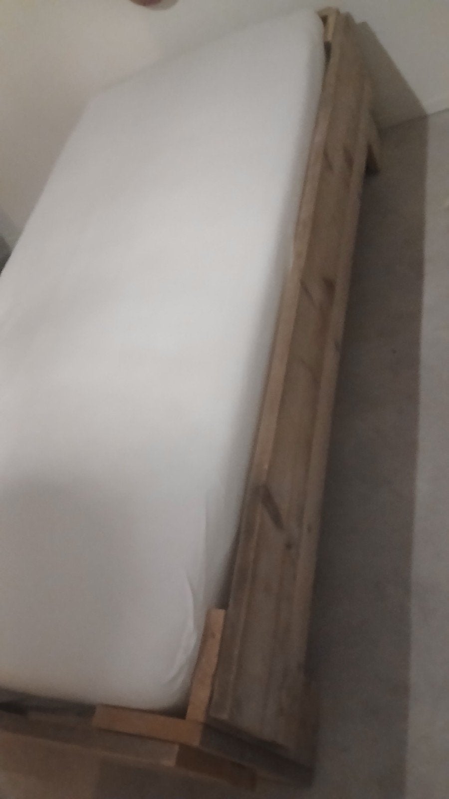 Bed van steigerhout inclusief matras, Doe-het-zelf en Verbouw, Hout en Planken, Ophalen, 25 tot 50 mm, Plank, Steigerhout