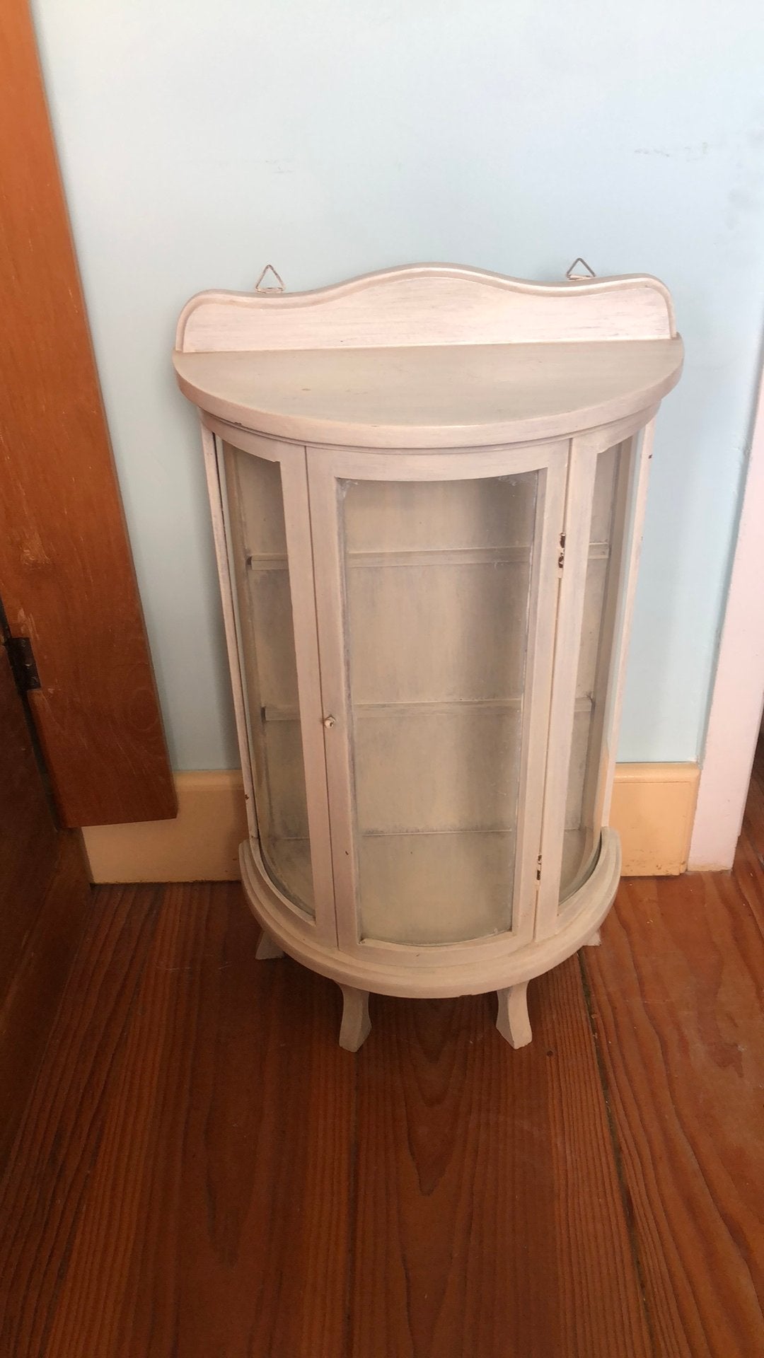Brocante wit half ovaal kastje, Ophalen, Gebruikt, Overige houtsoorten, 50 tot 100 cm