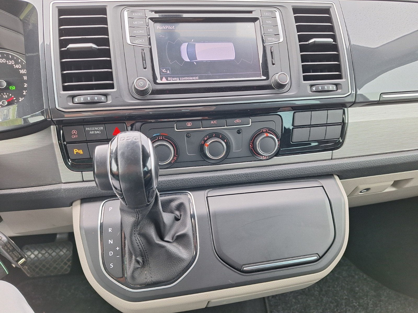 Foto 11 van Volkswagen Transporter CDC 2.0 TDI 204pk L2h1  7-DSG 148dkm