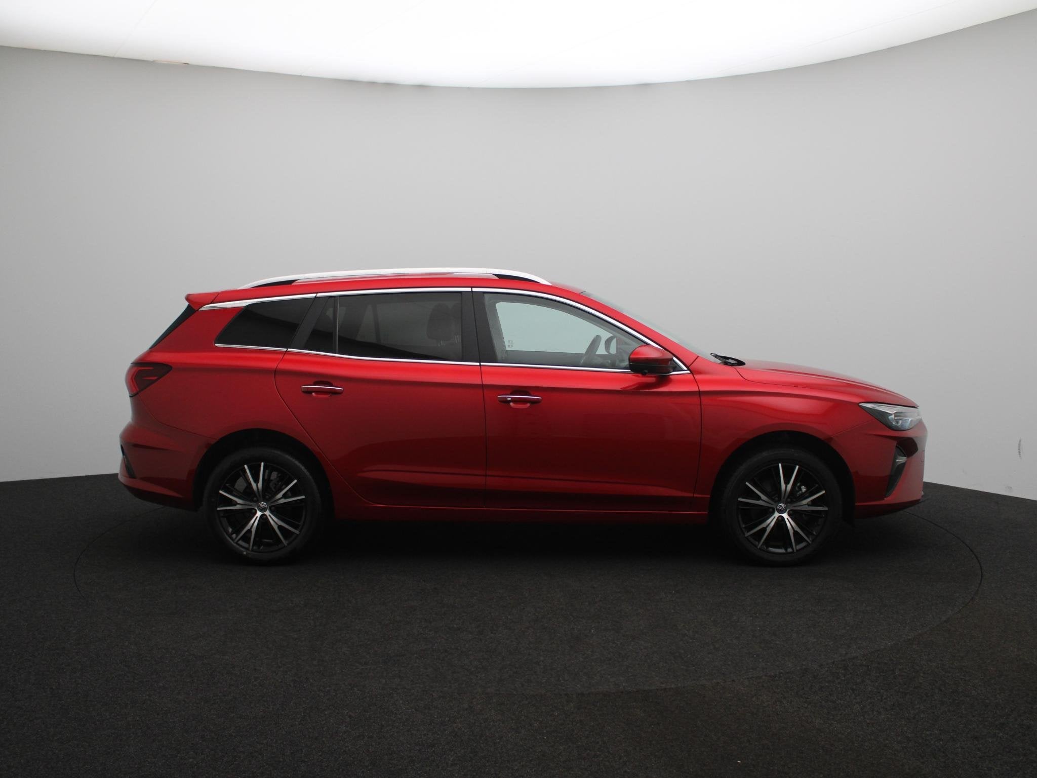 MG 5 Standard Range Luxury 50 kWh 100-Year Edition | Camera, Auto's, 12 maanden, Gebruikt, 177 pk, Te koop