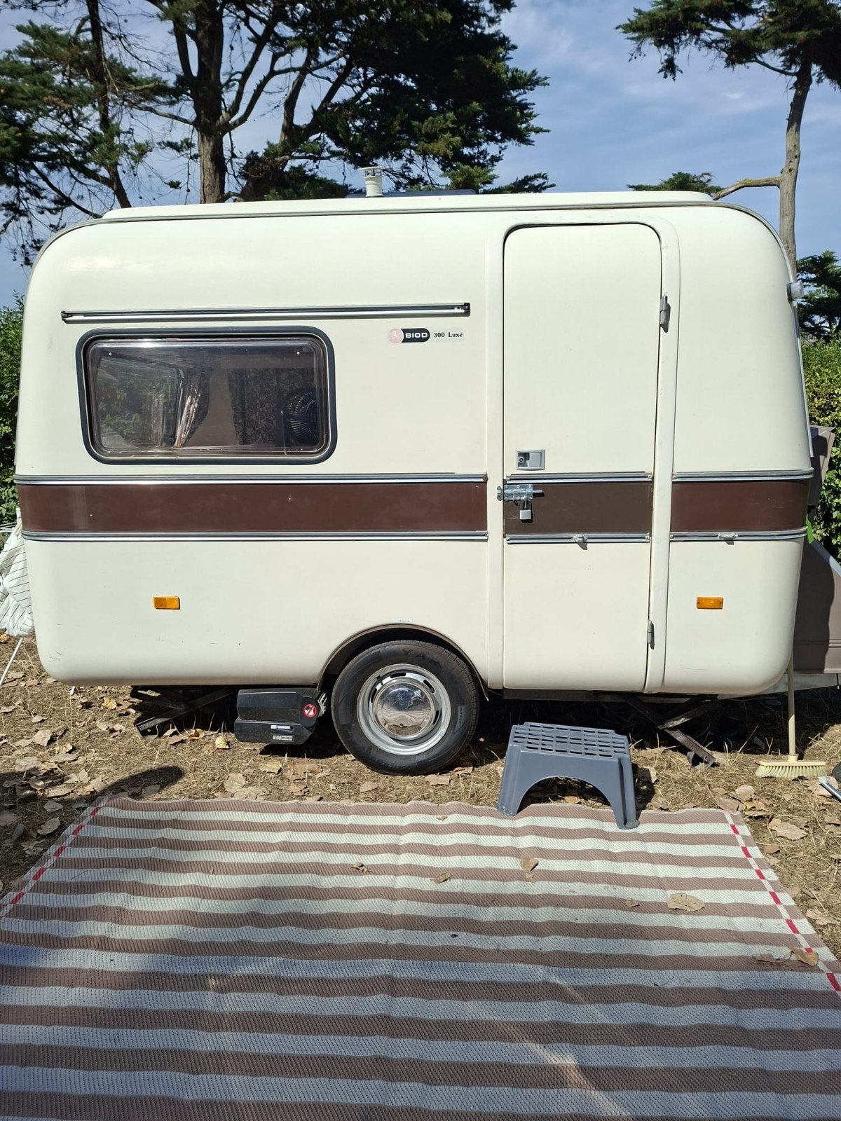 BIOD caravan 300 Luxe, Particulier, 500 - 750 kg, Koelkast