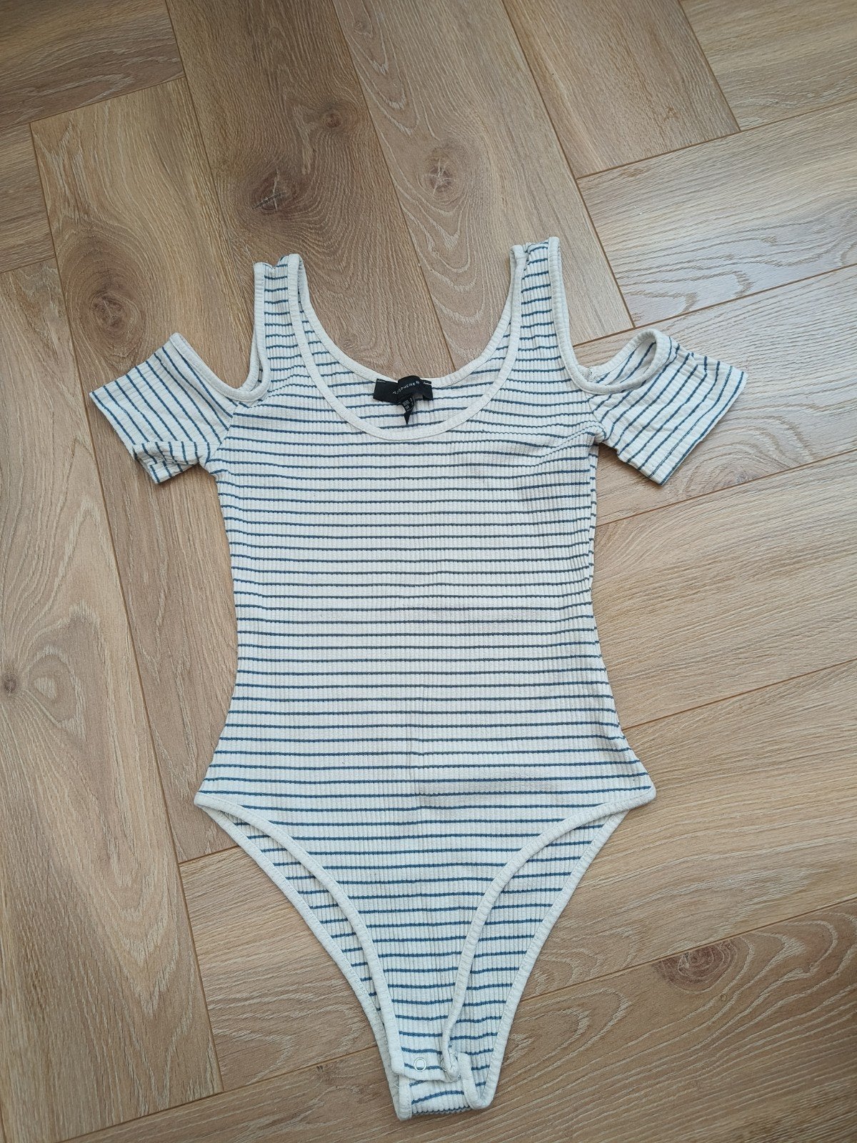 Body met open schouders maat S perfecte staat, Kleding | Dames, T-shirts, Gedragen, Maat 36 (S), Wit, Korte mouw, Ophalen of Verzenden