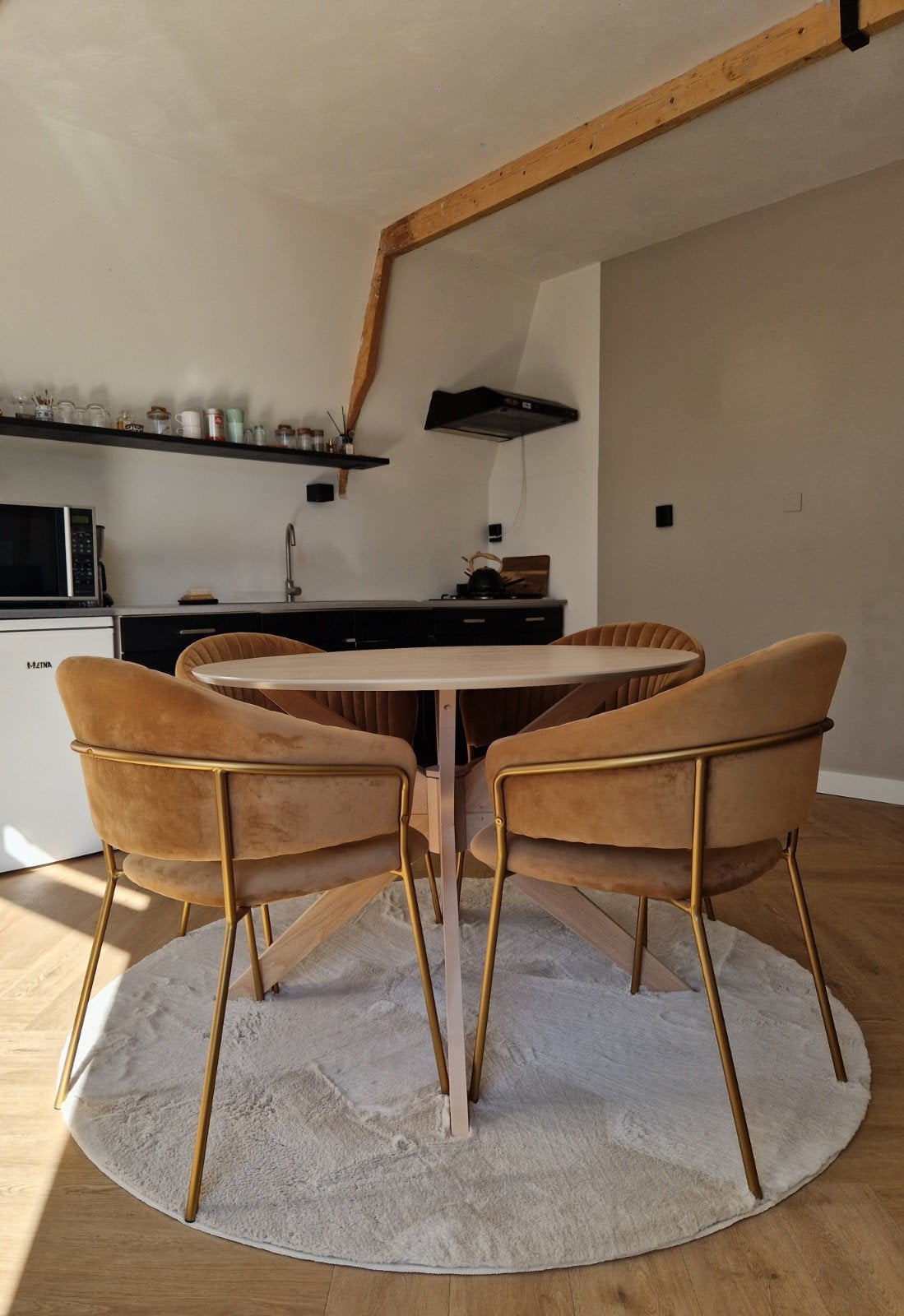 Leen Bakker eetkamerset - tafel, 4 stoelen + vloerkleed