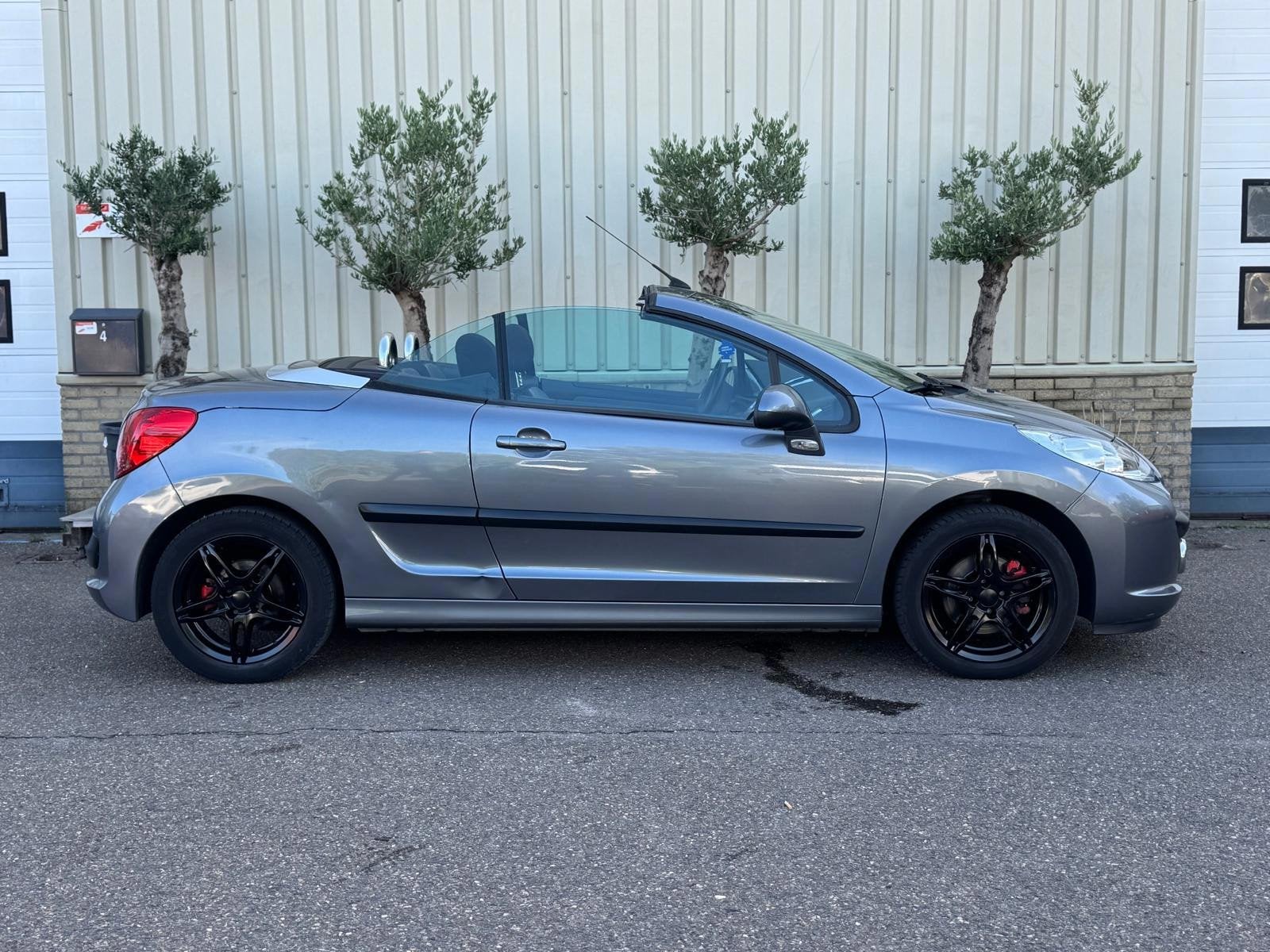 Peugeot 207 CC 1.6 VTi / CABRIO / ELEK. PAKKET / LM VELGEN /, Auto's, Peugeot, Voorwielaandrijving, Gebruikt, Zwart, 4 cilinders