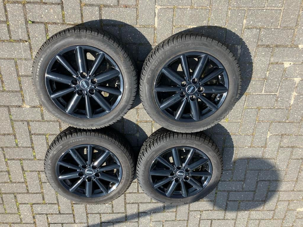 Mini Cooper zwarte Velgen F55, F56, F57 met Winterbanden, Auto-onderdelen, Ophalen, Gebruikt, 16 inch, 175 mm