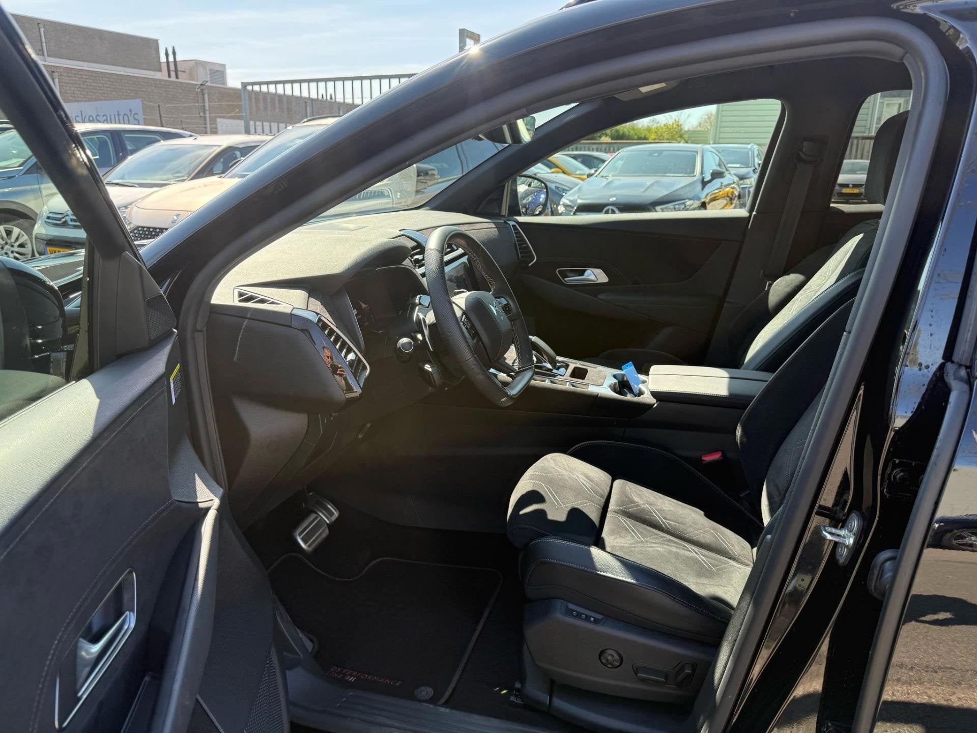 DS 7 E-Tense 225 Performance Line, Navi Dealer auto, 12 maanden, 4 cilinders, Zwart, Bedrijf