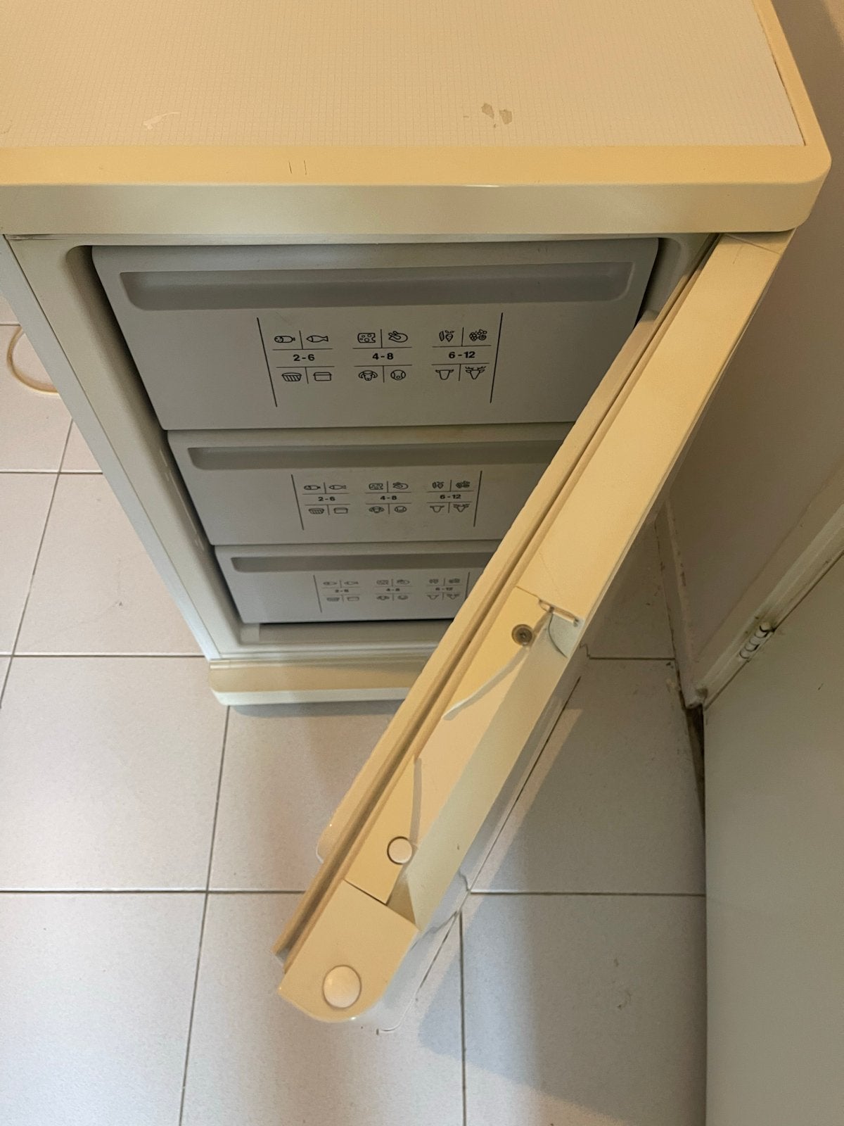 Bosch Vrieskast met 3 lades - Compact en Functioneel, Witgoed en Apparatuur, Vriezers en Diepvrieskisten, Gebruikt, Minder dan 60 cm