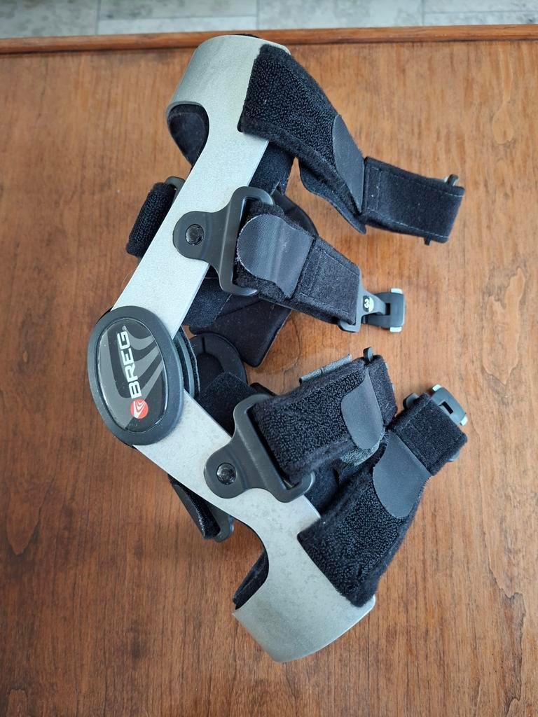 Knie brace verstelbaar  / merk BREG, Ophalen of Verzenden, Zo goed als nieuw