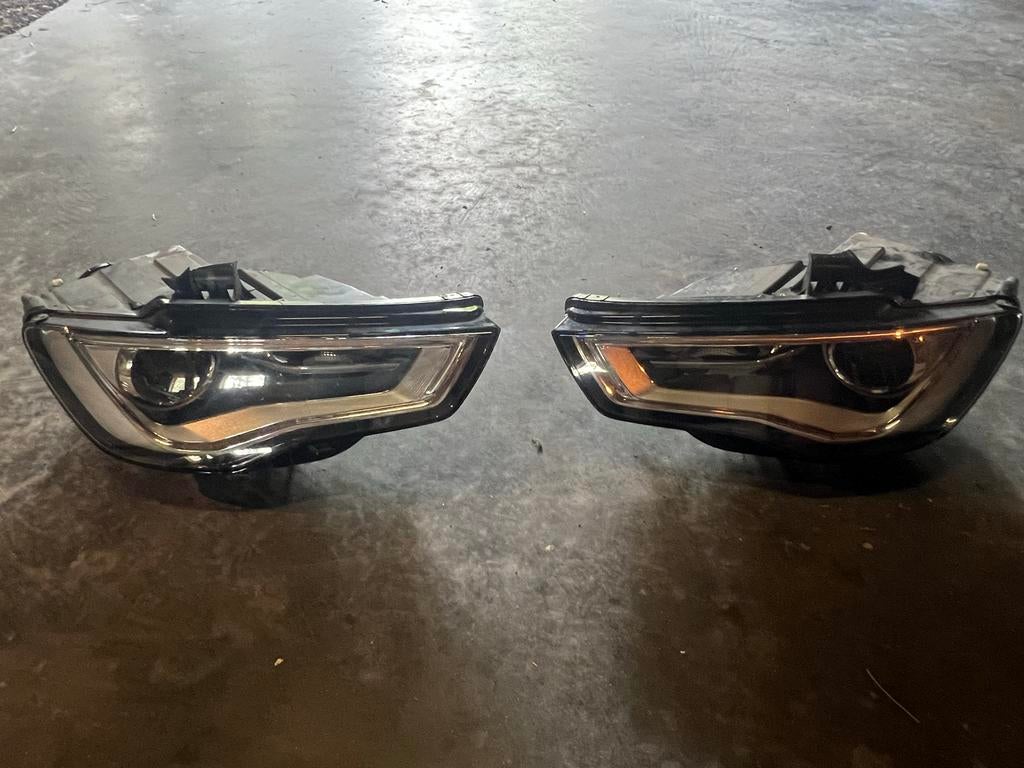 Audi A3 8V Koplampen met Schade 8V0941006 en 8V0941005, Auto-onderdelen, Ophalen of Verzenden, Gebruikt, Audi