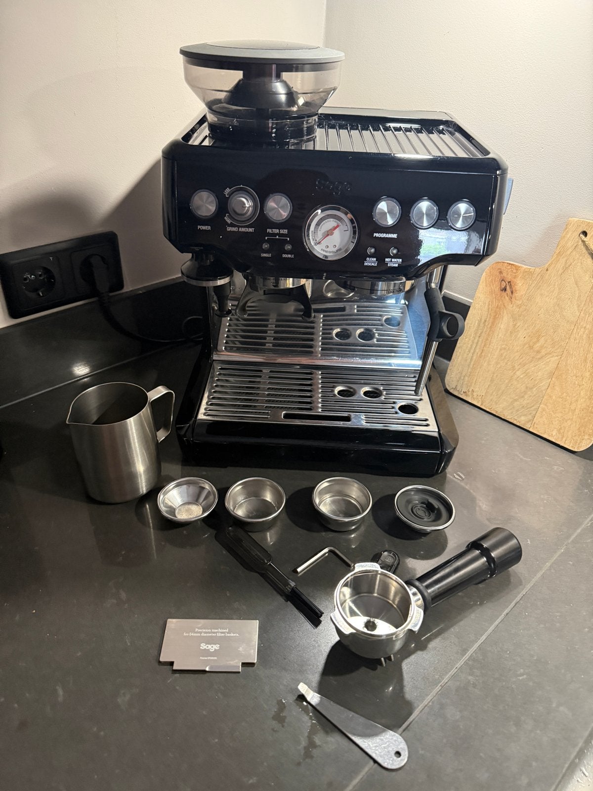 Sage Barista Express Black - 1jaar oud, Afneembaar waterreservoir, Espresso apparaat, Zo goed als nieuw, Koffiebonen