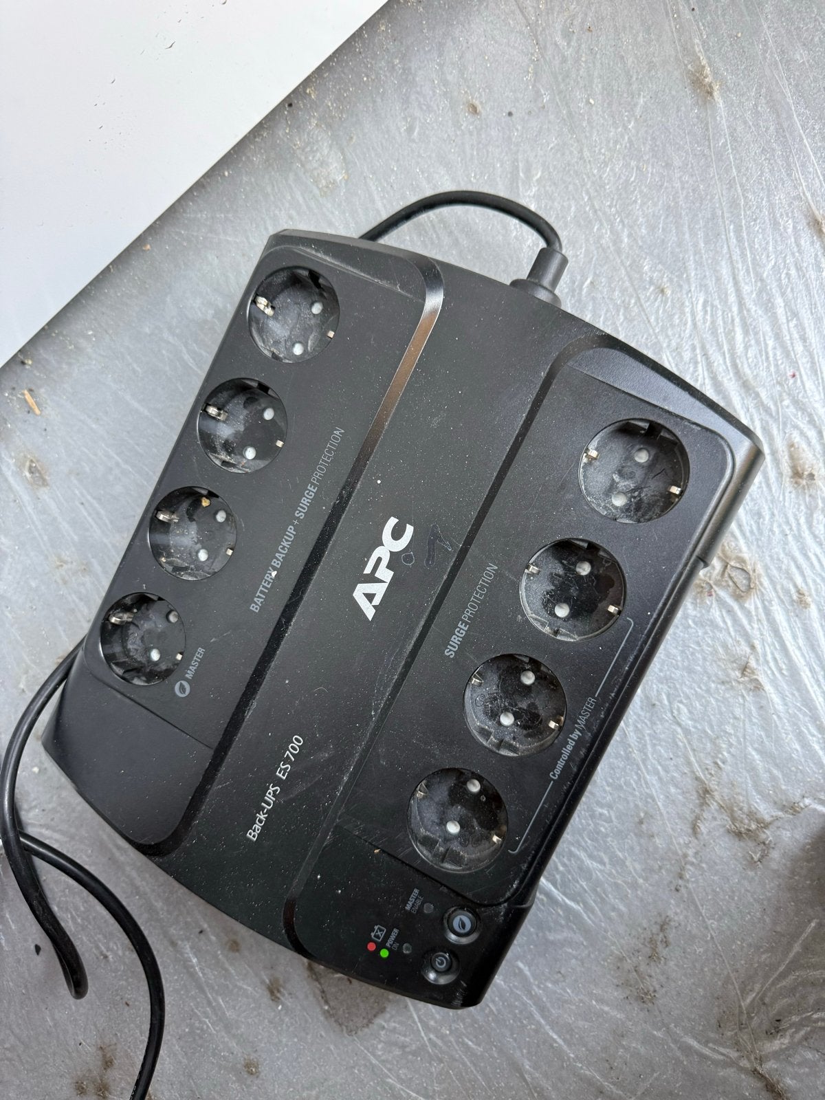 APC Back-UPS ES 700 UPS met overspanningsbeveiliging, Ophalen of Verzenden, Gebruikt