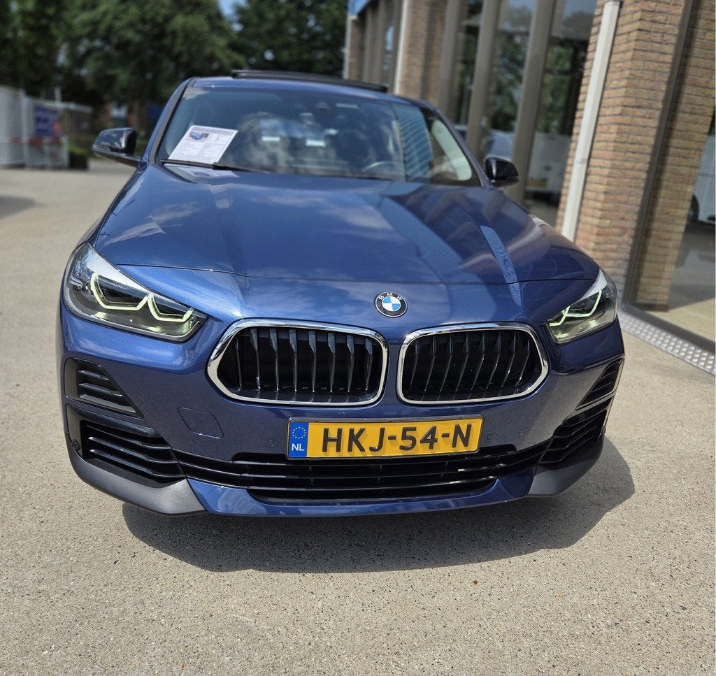 BMW X2 xDrive25e High Executive M-Tech Sport interieur , Hea, Auto's, BMW, Automaat, X2, Gebruikt, Blauw