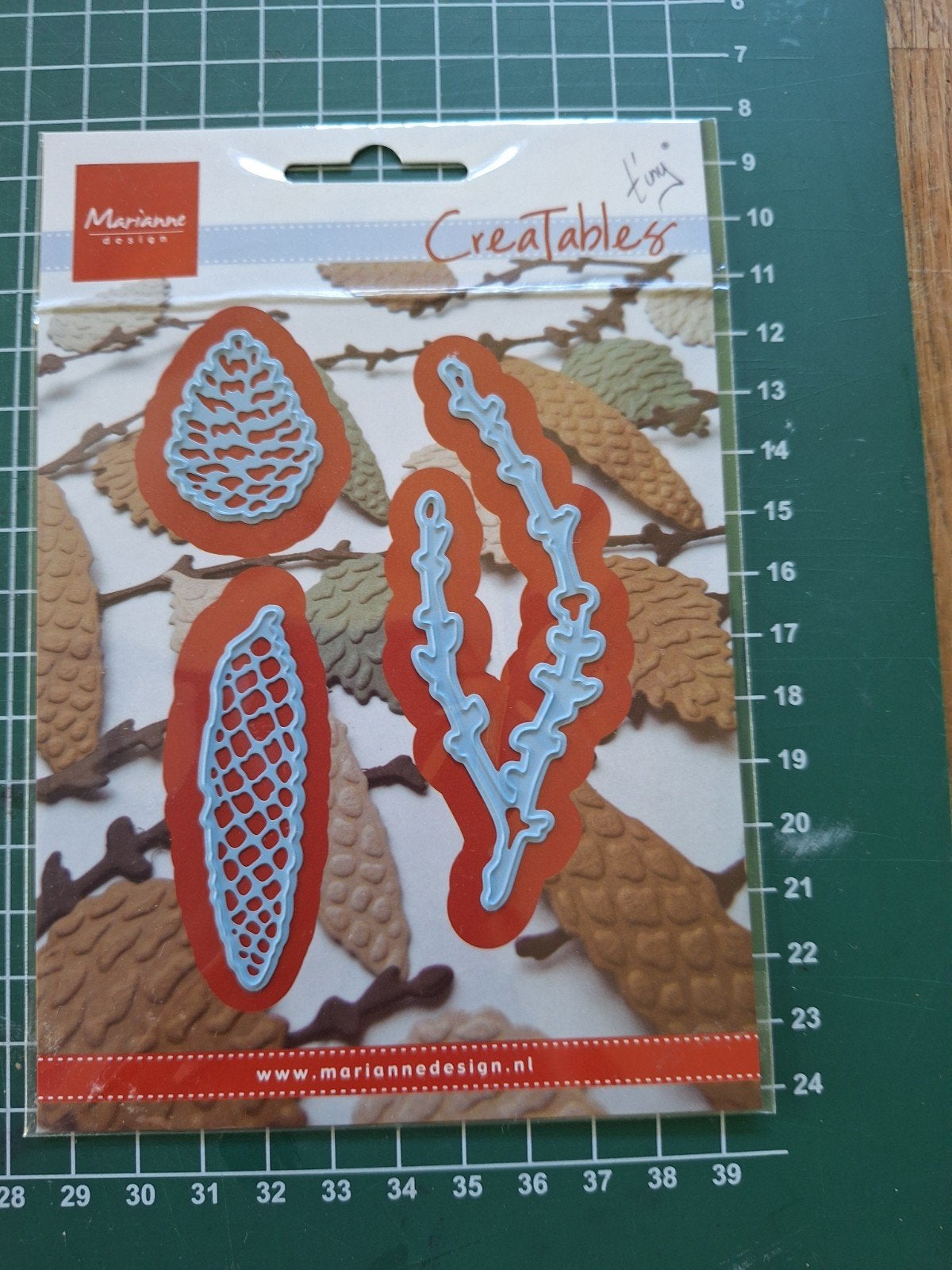 Marianne Design Creatables LR0286 Dennentakjes en Kegels, Geschikt voor snijden, Nieuw, Meerkleurig, Overige merken