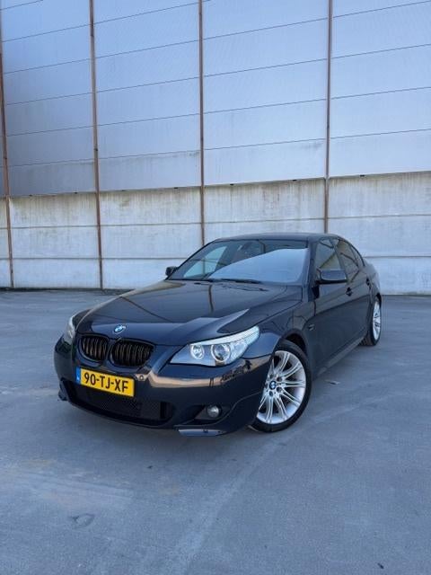 BMW 530d Sedan M-pakket - Org.NL - NAP KM - Carbonschwarz, Auto's, BMW, Achterwielaandrijving, 2993 cc, 2000 kg, Zwart