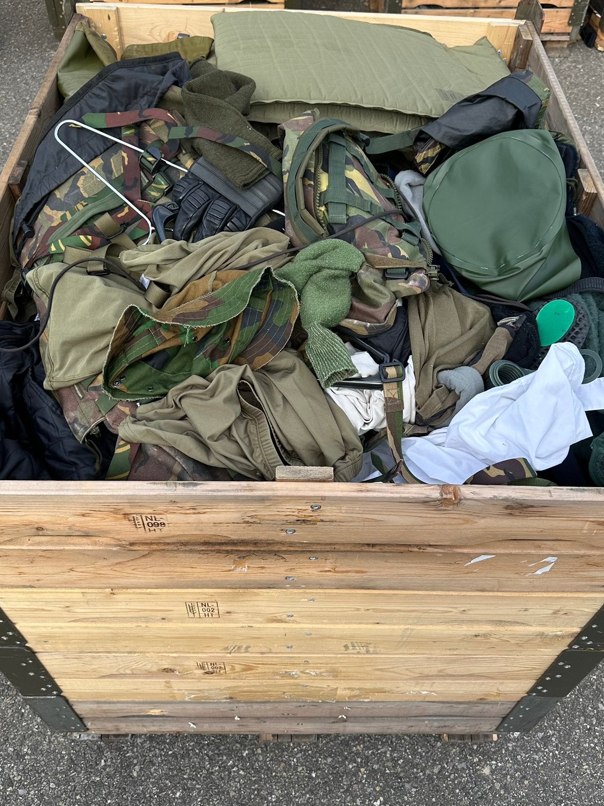 Lot ongesorteerde defensie goederen, Ophalen of Verzenden, Zo goed als nieuw
