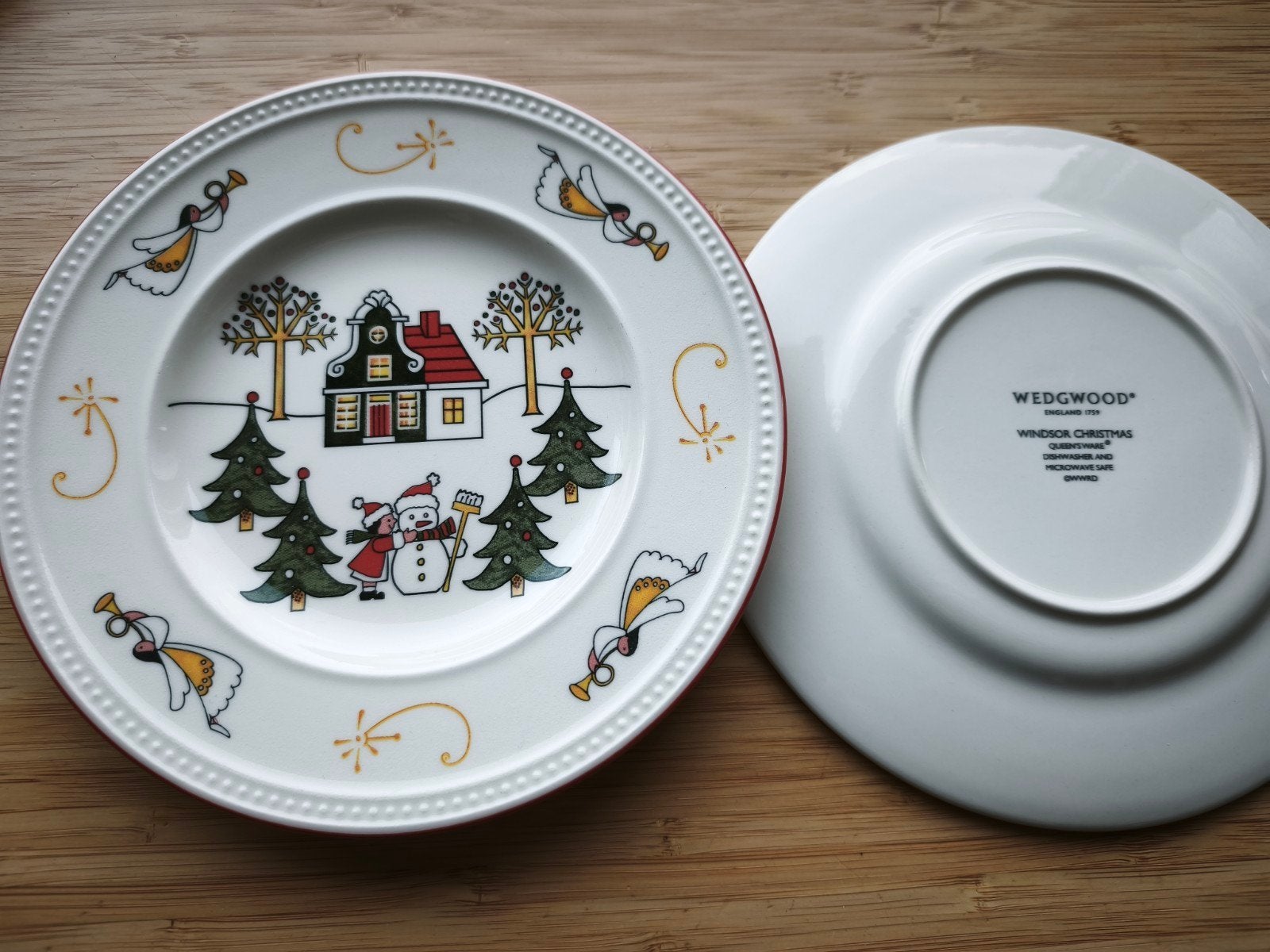 2 Nieuwe Wedgwood Kerst Gebaksschotels, Ophalen of Verzenden, Nieuw, Wedgwood, Bord(en)