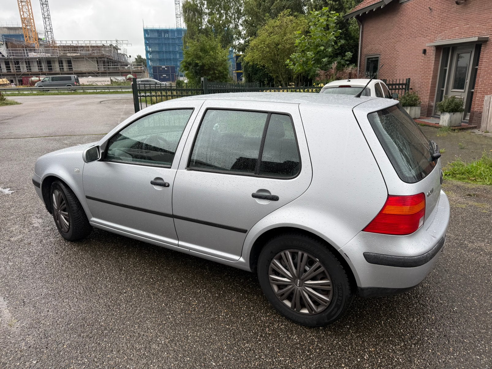 Volkswagen Golf 1.6 75KW AUT 2002 Grijs, Auto's, 4 cilinders, 1200 kg, 12 km/l, 57 €/maand