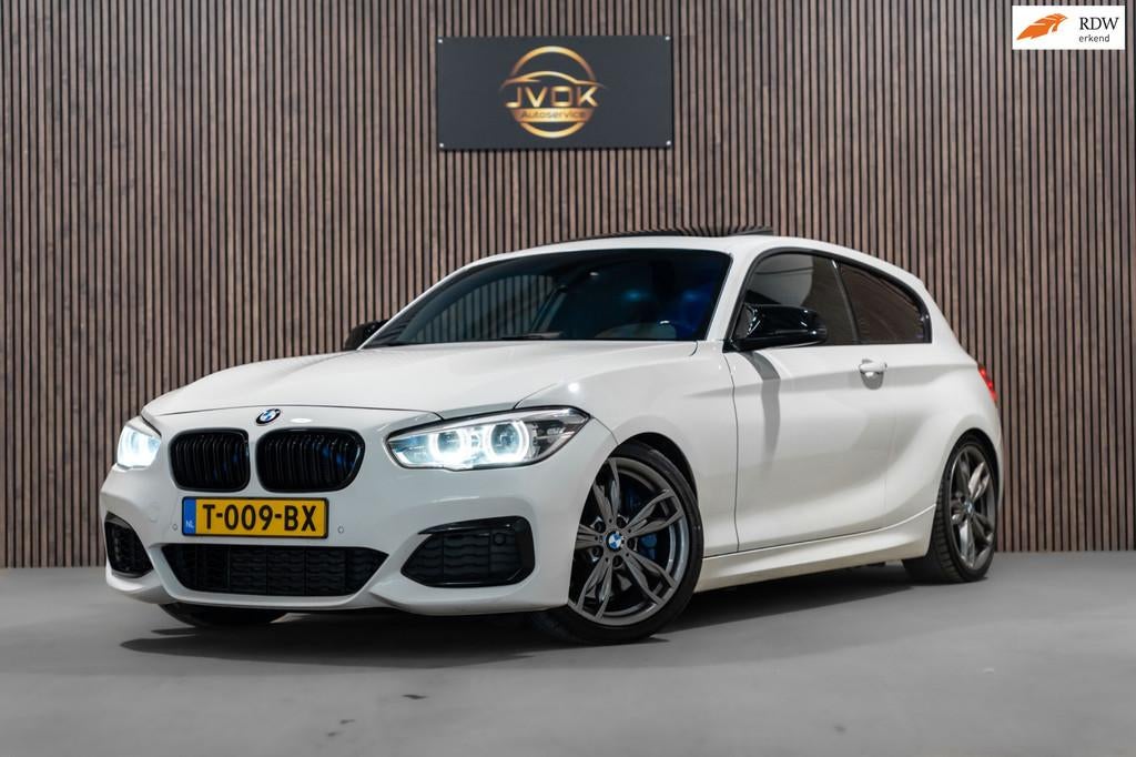 BMW 1-serie M135 N55 RWD Panorama Performance Upgrades H&R, Auto's, BMW, Achterwielaandrijving, Gebruikt, 327 pk, 4 stoelen