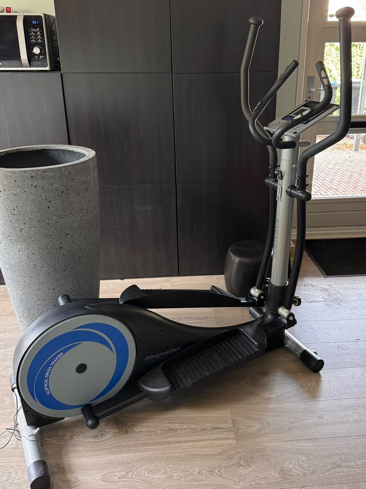 Infiniti crosstrainer, Ophalen, Zo goed als nieuw, Crosstrainer