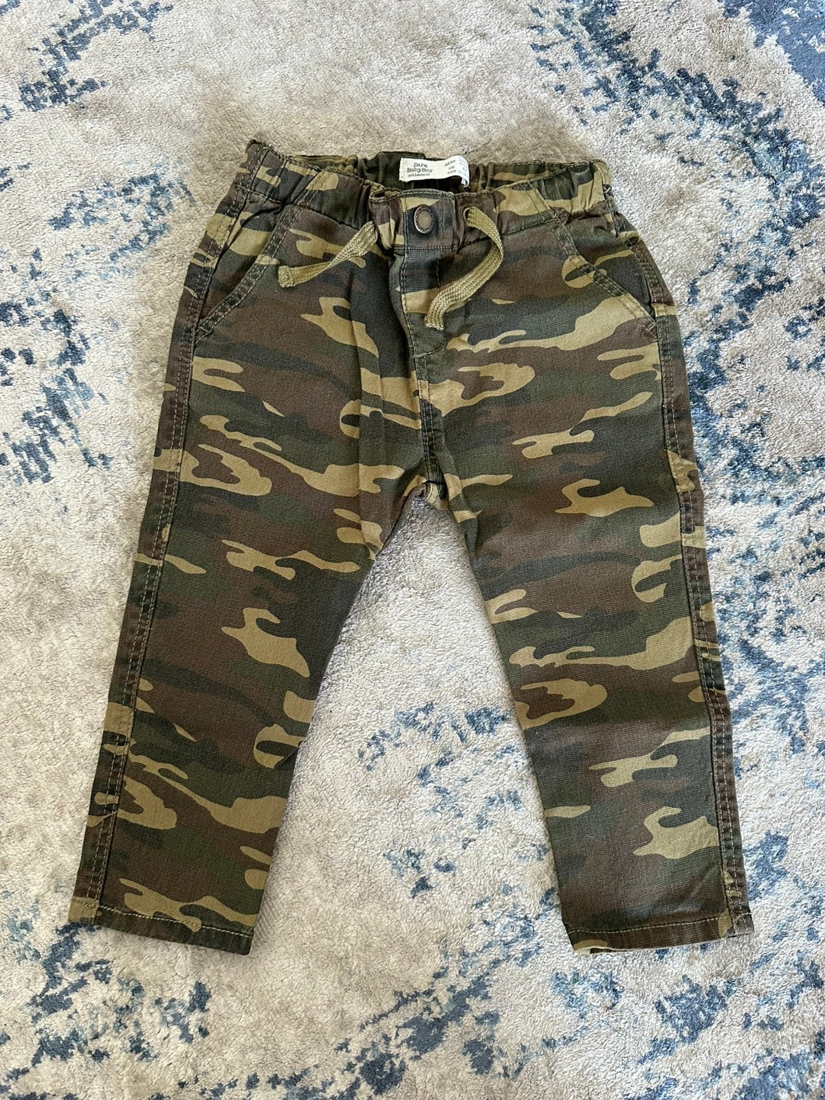 Nieuwe legerprint broek Zara maat 86, Ophalen of Verzenden, Nieuw, Jongetje, Broekje
