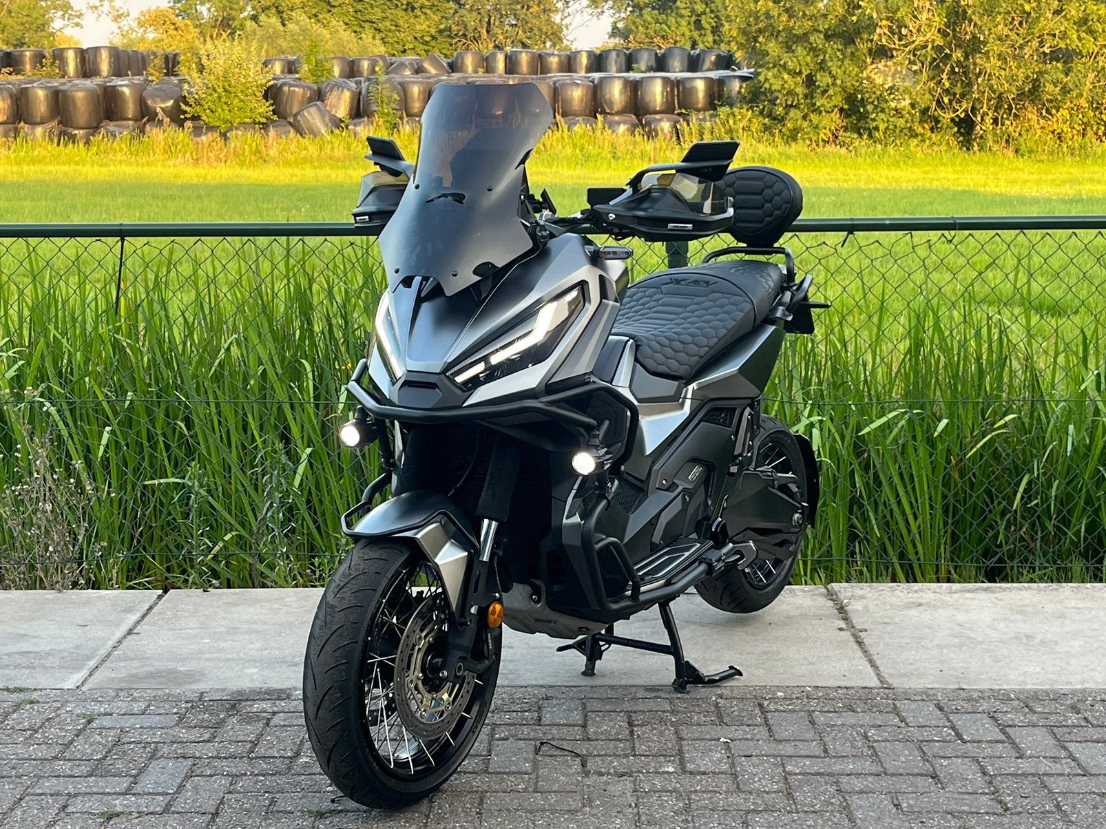 Honda X-ADV 750 | 2022 | A2 | FULL Option! | Akrapovic, 750 cc, Cco@honda.eu.com, Occasion, Handvatverwarming