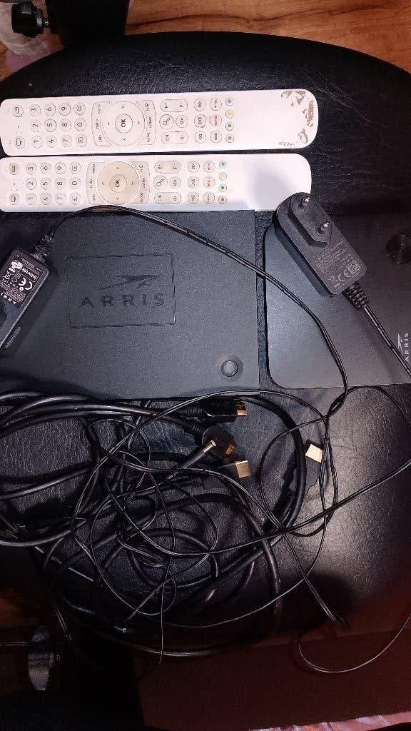Set KPN TV-Ontvangers Arris VIP5202 (2 stuks) + HDMI, Audio, Tv en Foto, Ophalen of Verzenden, Gebruikt, Decoder