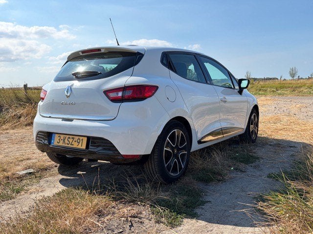 Renault Clio 0.9 TCE 66KW 5-DRS 2013 Wit, Auto's, Voorwielaandrijving, Stof, 40 €/maand, Zwart