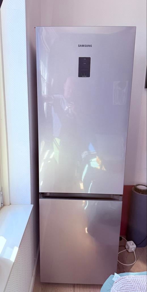 Samsung Koel-vriescombinatie - RB34T600FSA SpaceMax, Ophalen, 200 liter of meer, 60 cm of meer, Met aparte vriezer