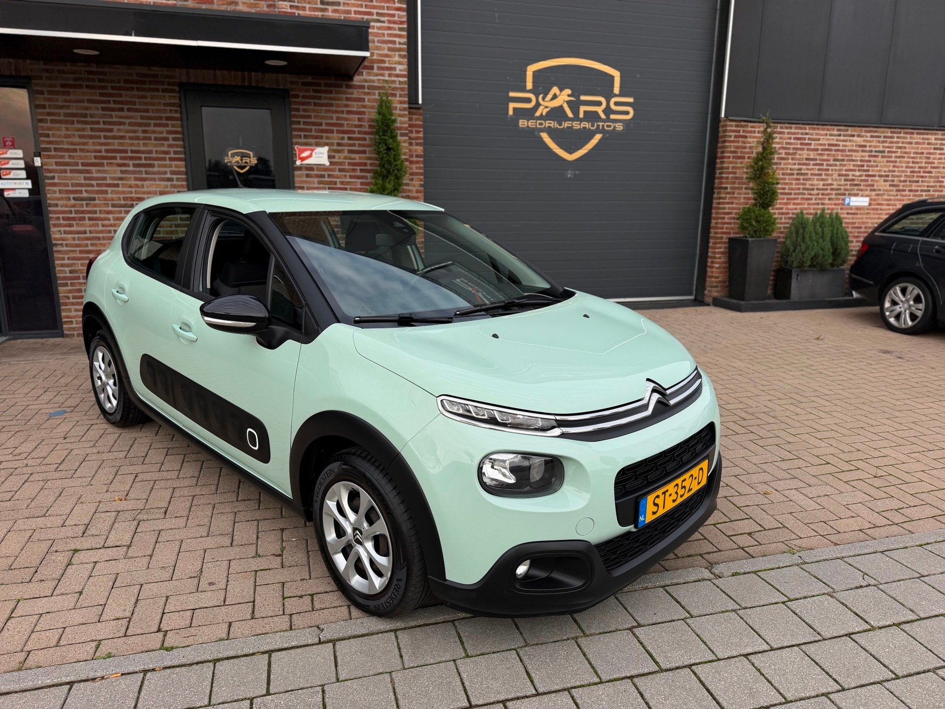 Citroen C3 1.2 PureTech 110PK S&S Feel Automaat Airco Naci C, Auto's, Dealer onderhouden, Gebruikt, 1199 cc, 450 kg