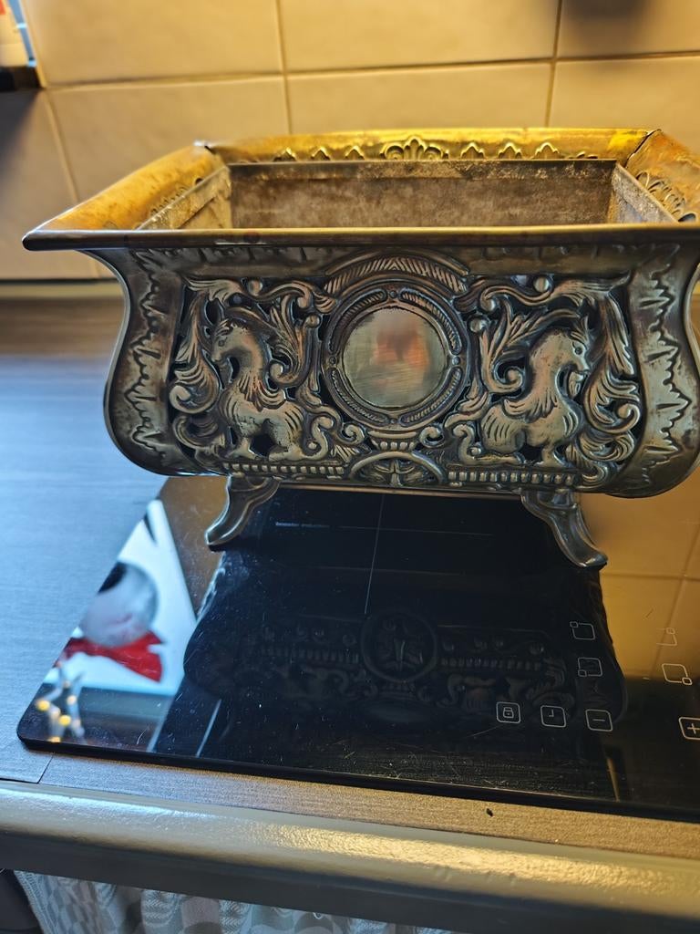 Decoratieve Koperen Bloembak met Gedetailleerde Versieringen, Tuin en Terras, Ophalen, Gebruikt, Minder dan 30 cm, Minder dan 60 cm