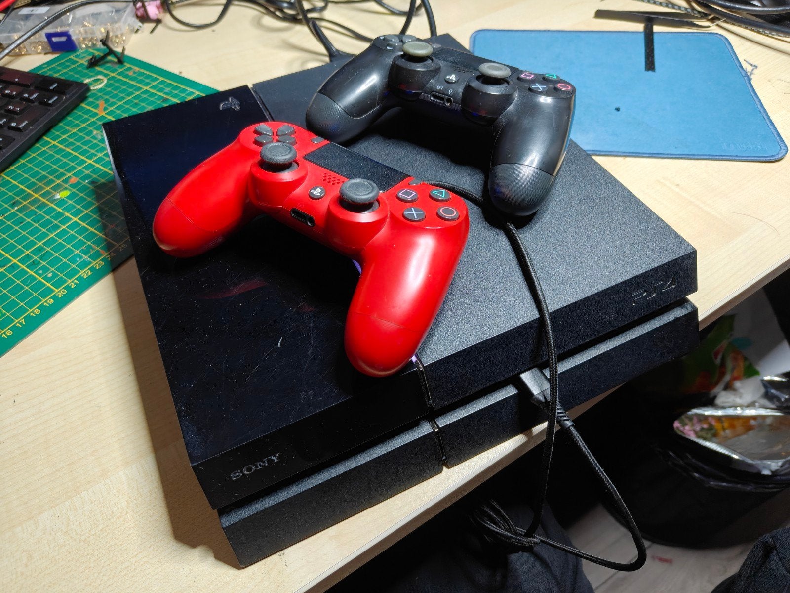 PlayStation 4 + 2 Controllers + SSD - Goede staat, Spelcomputers en Games, Spelcomputers | Sony PlayStation 4, Ophalen of Verzenden