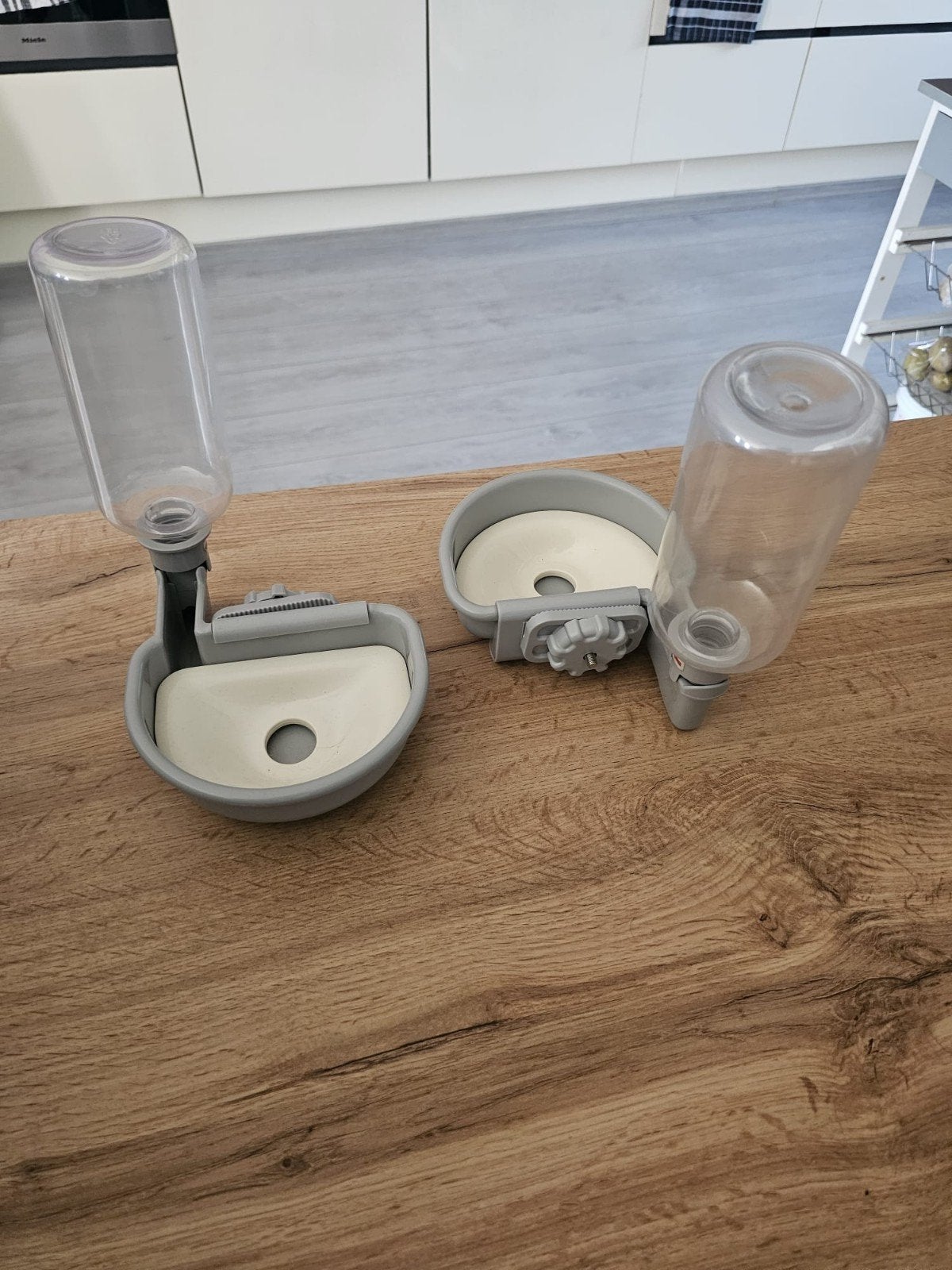 Drinkbak hond, Ophalen