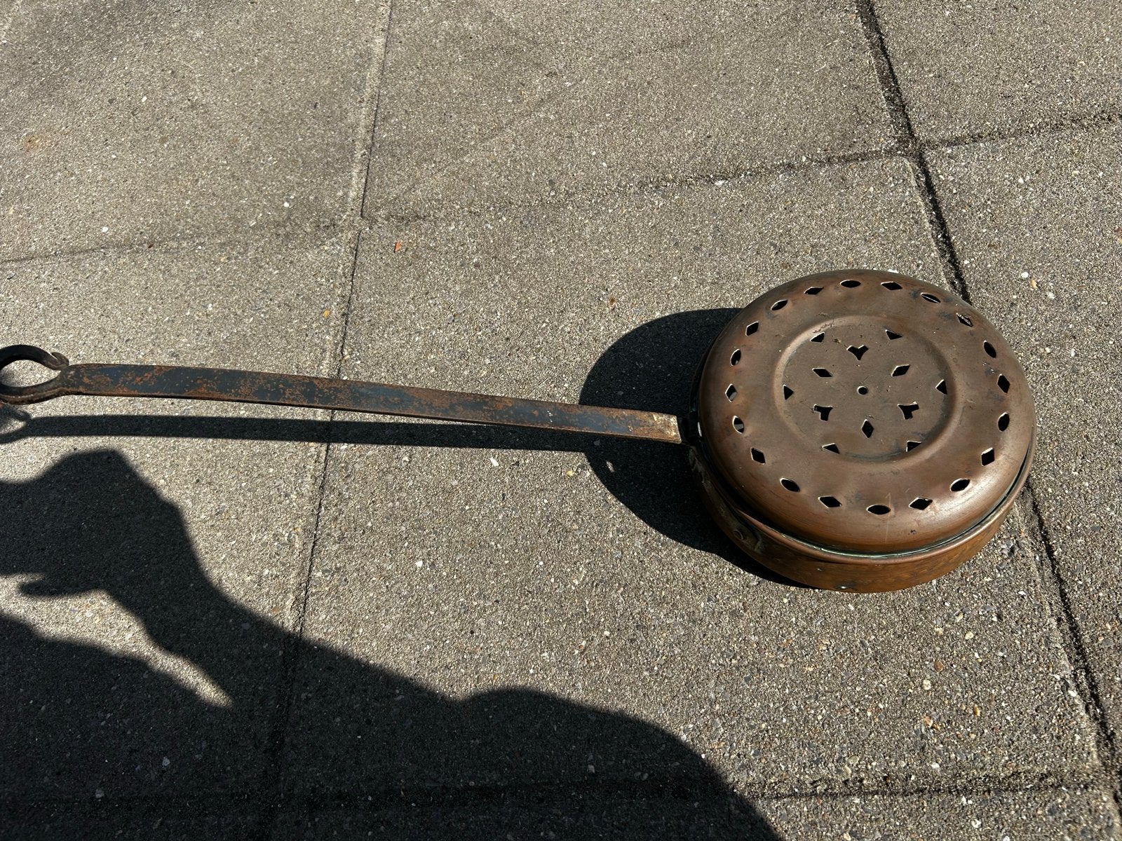 Antieke koperen beddenpan met lange ijzeren steel, Ophalen of Verzenden, Koper