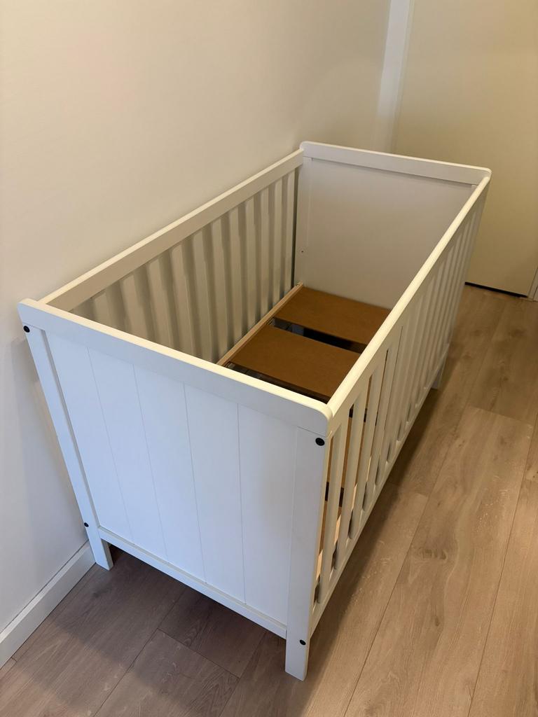 Europe Baby Ralph II babybed 60x120 cm IKEA Krummelur matras, Ophalen, Gebruikt, Ledikant