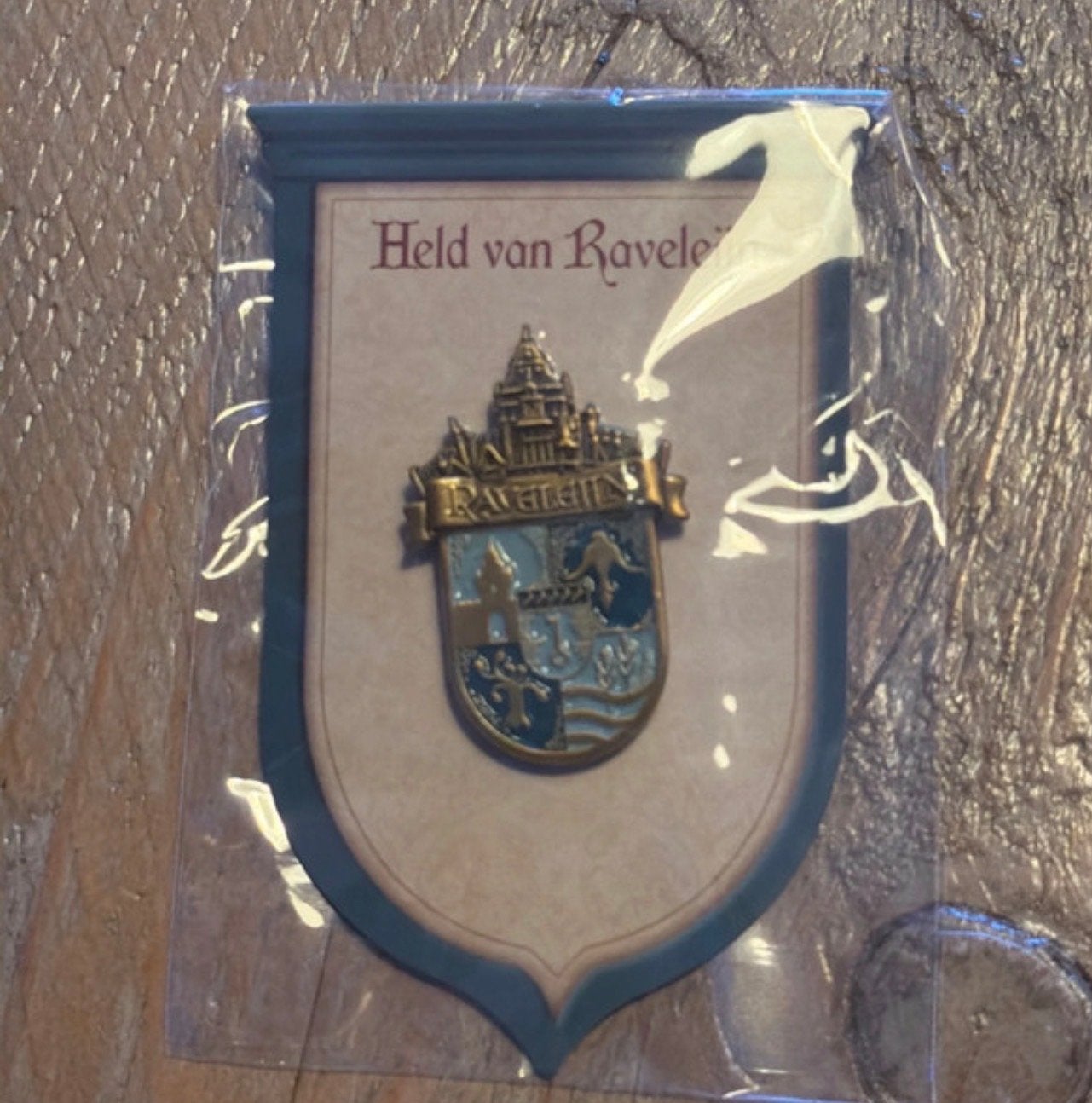 Held van Raveleijn Efteling pin, Verzamelen, Ophalen of Verzenden, Nieuw, Button of Speldje