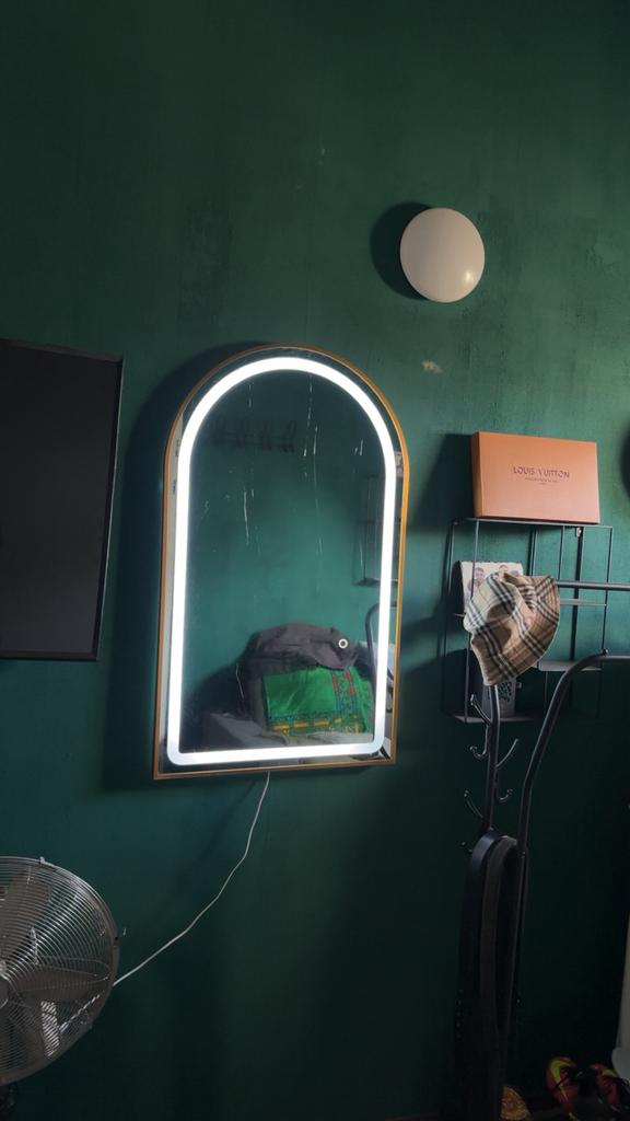 Spiegel met led verlichting nieuw in doos, Huis en Inrichting, Woonaccessoires | Spiegels, Ophalen of Verzenden, Zo goed als nieuw