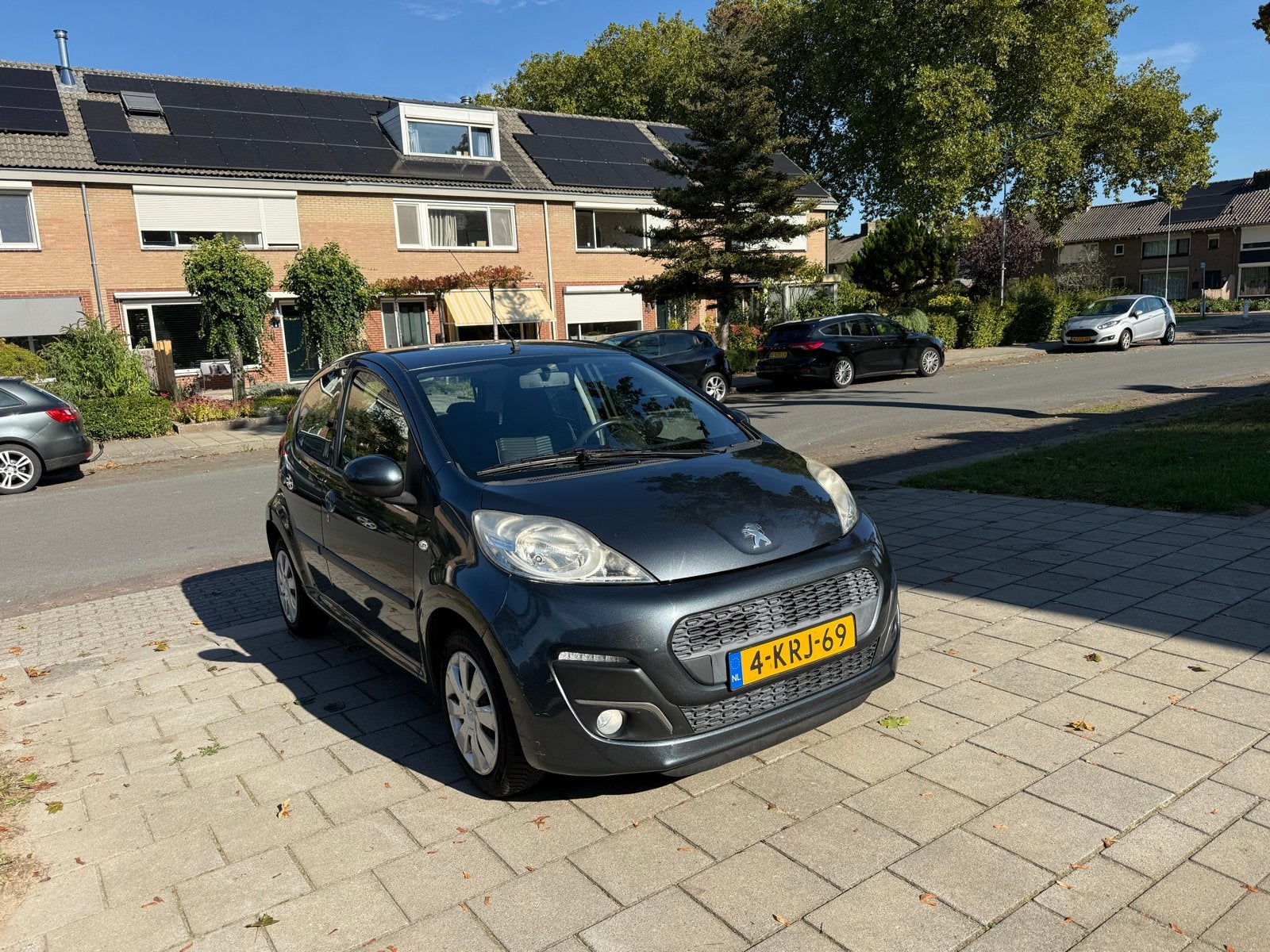 Peugeot 107 1.0 12V 5DR 2-TRONIC 2013 Grijs, 4 stoelen, 68 pk, Origineel Nederlands, Particulier