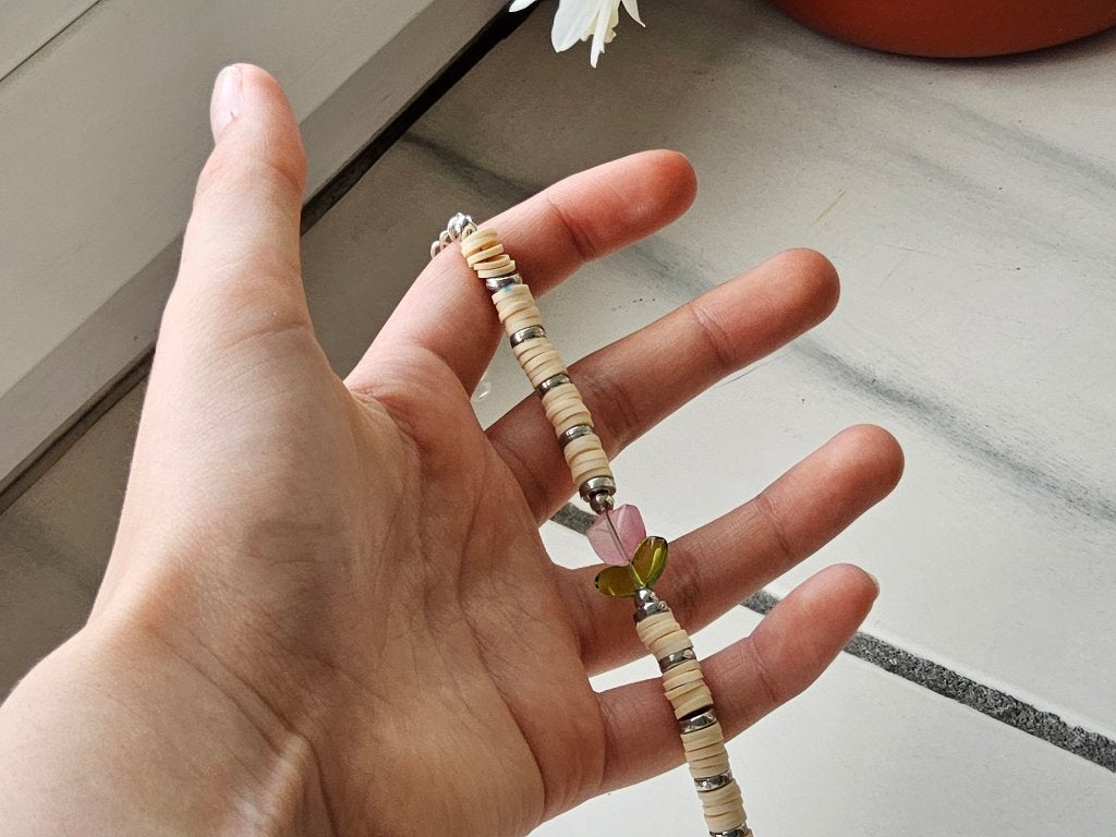 Lichte tulp armband silver, Sieraden, Tassen en Uiterlijk, Verzenden, Nieuw, Elastiek, Met bedels of kralen