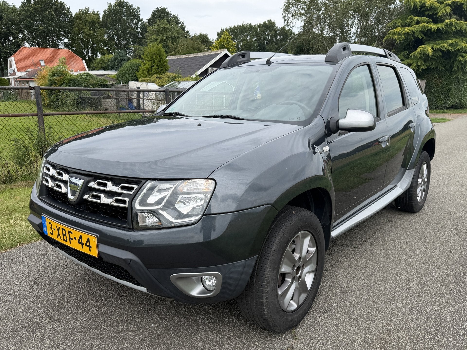 Dacia Duster 1.2 TCe 4x2 Prestige Airco/Navi/ APK 07-2027 /, Auto's, Dacia, Voorwielaandrijving, Euro 5, Gebruikt, Zwart