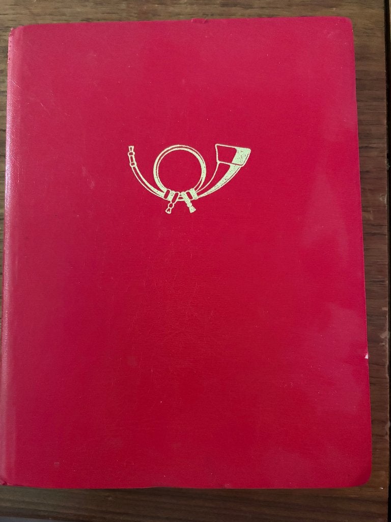 Een lege, rode postzegel-opbergmap (insteekboek), Postzegels en Munten, Ophalen of Verzenden, Verzamelalbum