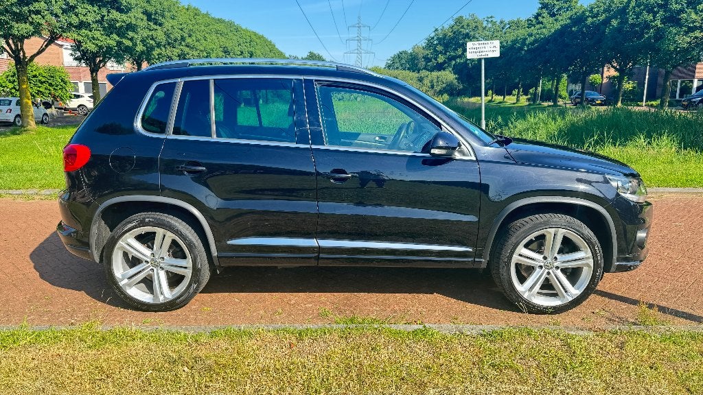 Volkswagen Tiguan 1.4 TSI R-Line Edition 90kW, Auto's, Voorwielaandrijving, Multifunctioneel stuurwiel, 15 km/l, Zwart