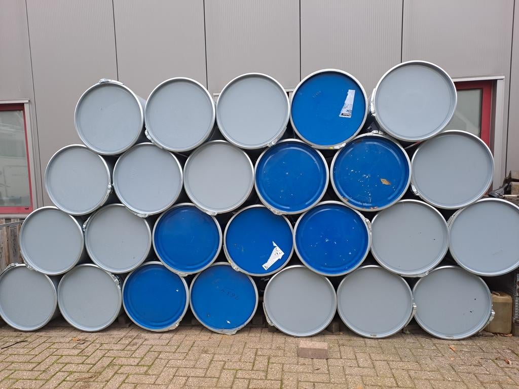 Mooie schone 200 liter vaten met hersluitbaar deksel, 150 liter of meer, Ophalen, Zo goed als nieuw, Metaal
