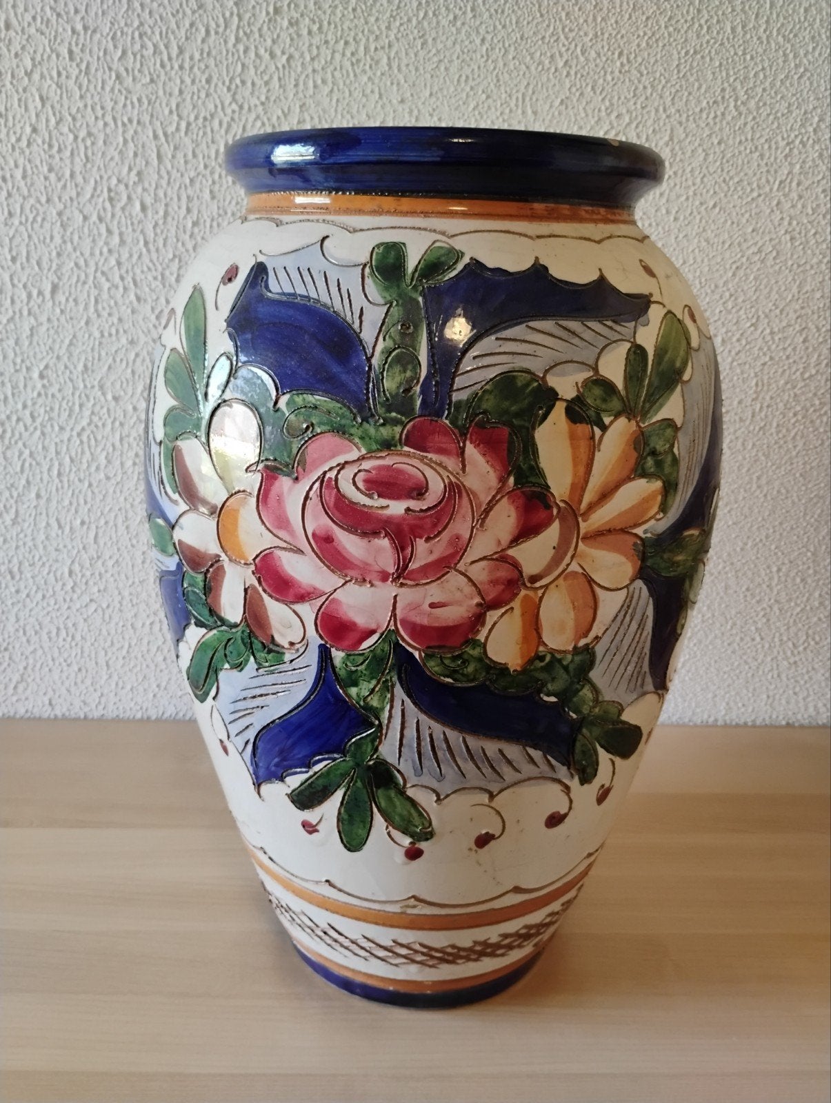 Grote handgeschilderde aardewerk vaas met bloemmotief, Ophalen of Verzenden