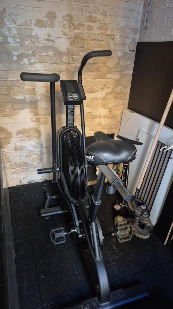 Zo goed als nieuwe Assault Bike - Perfect voor thuisgym, Sport en Fitness, Ophalen, Armen, Zo goed als nieuw, Airbike