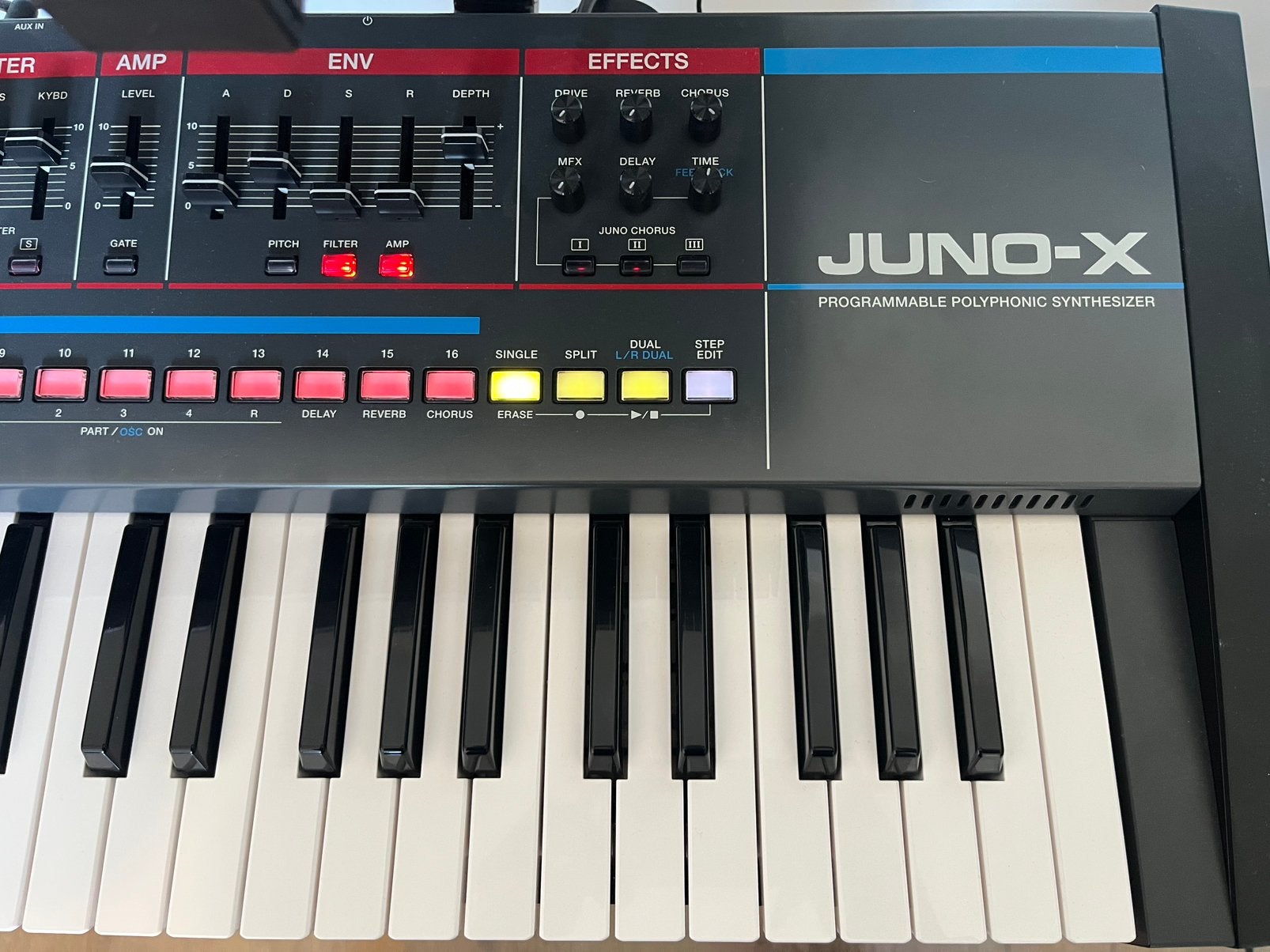 Roland Juno X als nieuw. 01-2026, Ophalen of Verzenden, Zo goed als nieuw, 61 toetsen, Roland