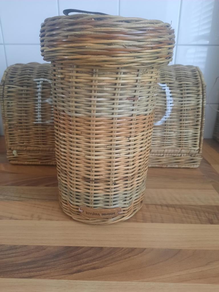 Riviera maison rattan cover voor beschuitbus, Ophalen, Zo goed als nieuw, Rond, Riet